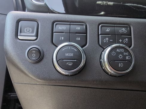 Used 2024 GMC Sierra 2500 SLT w/ SLT Premium Package image 34