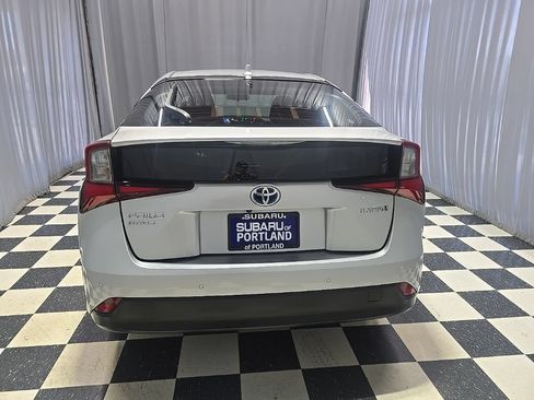 Used 2020 Toyota Prius LE AWD/4WD image 10