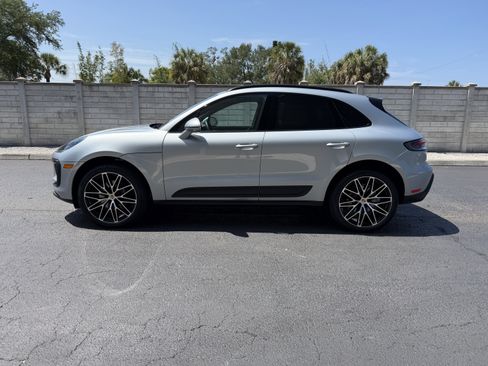 Certified 2025 Porsche Macan AWD/4WD image 2