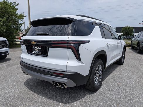 Certified 2025 Chevrolet Traverse LT FWD image 3