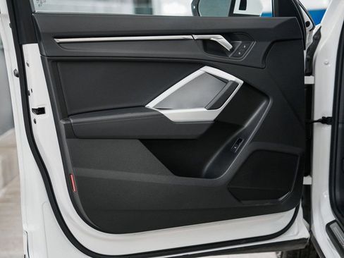 Used 2025 Audi Q3 2.0T Premium image 11