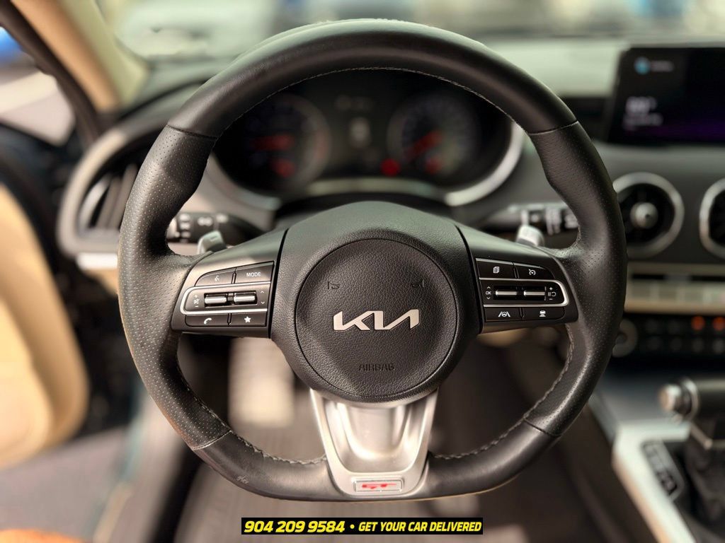 Used 2022 Kia Stinger GT1 RWD image 16