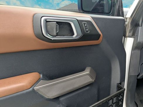 Used 2021 Ford Bronco Outer Banks image 6