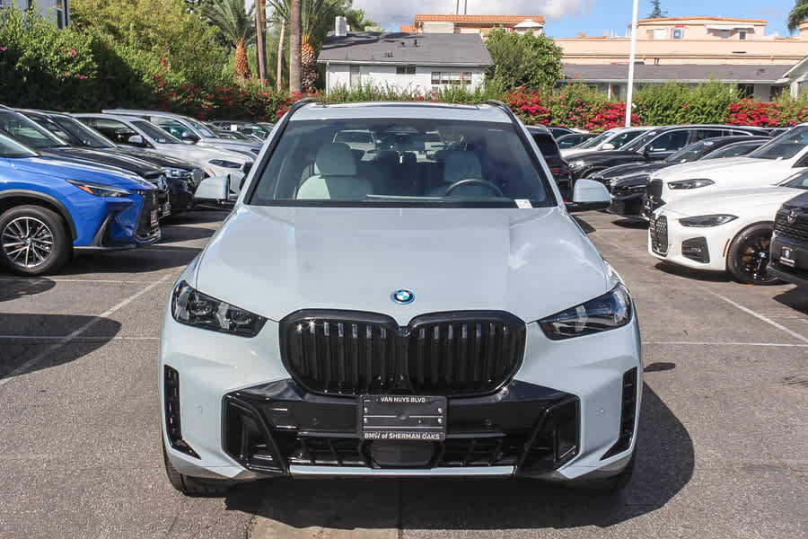Used 2026 BMW X5 xDrive50e w/ M Sport Package AWD/4WD image 3