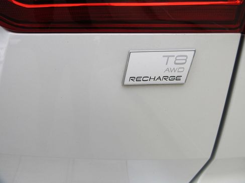 Used 2023 Volvo XC60 T8 Ultimate image 9