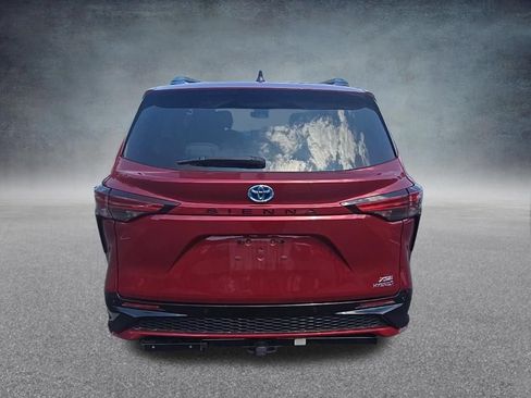 Used 2021 Toyota Sienna XSE w/ XSE Plus Package FWD image 10