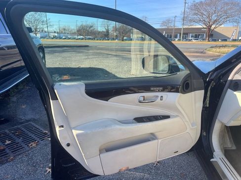 Used 2007 Lexus LS 460 RWD image 16