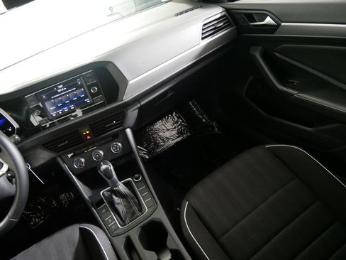 Used 2022 Volkswagen Jetta Sport image 11