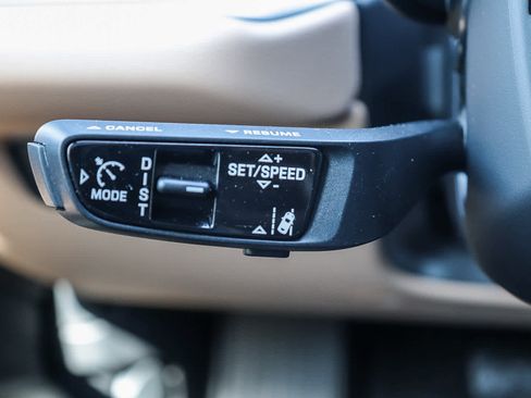 Used 2025 Porsche Cayenne image 35