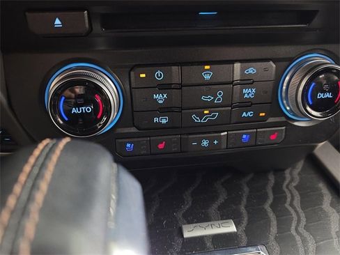 Used 2018 Ford F150 Platinum w/ Equipment Group 701A Luxury image 19