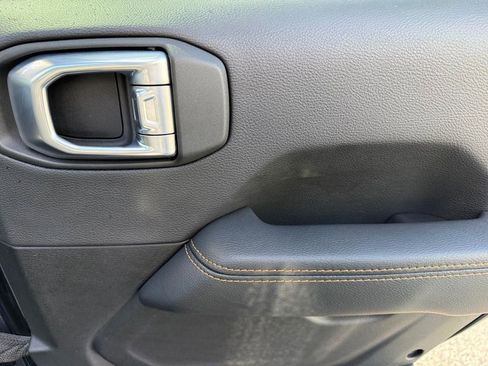 Used 2022 Jeep Wrangler Unlimited Sahara image 33