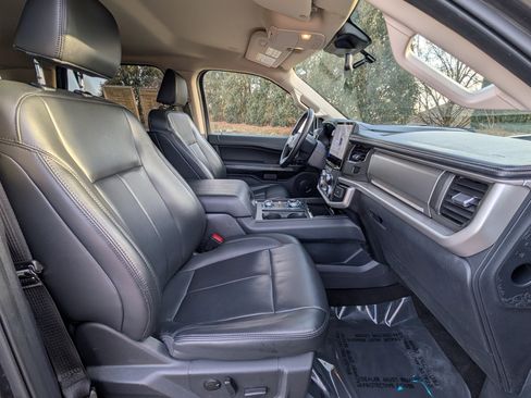 Used 2024 Ford Expedition Max XLT image 12