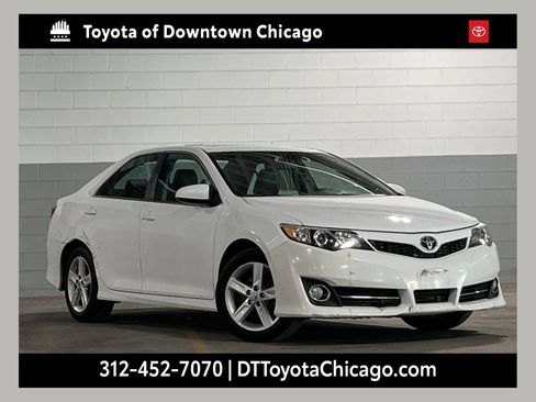Used 2014 Toyota Camry SE w/ Moonroof Package FWD image 1