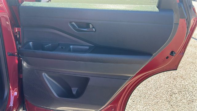 Used 2025 Nissan Pathfinder Rock Creek AWD/4WD image 12