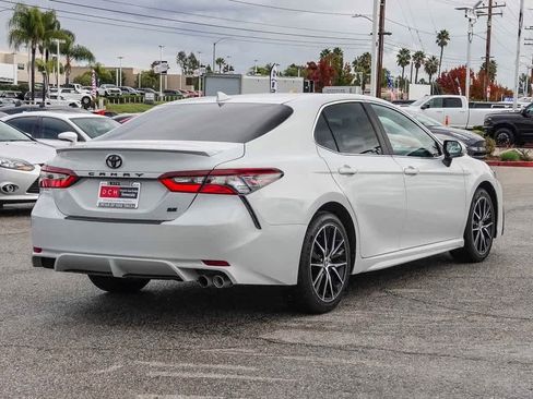 Used 2023 Toyota Camry SE image 4