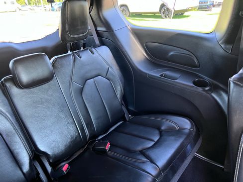 Certified 2025 Chrysler Pacifica Select FWD image 13