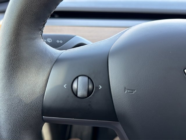 Used 2025 Tesla Model Y Long Range RWD image 19
