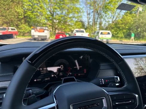 New 2026 GMC Acadia Denali Ultimate w/ LPO, Floor Liner Package AWD/4WD image 33