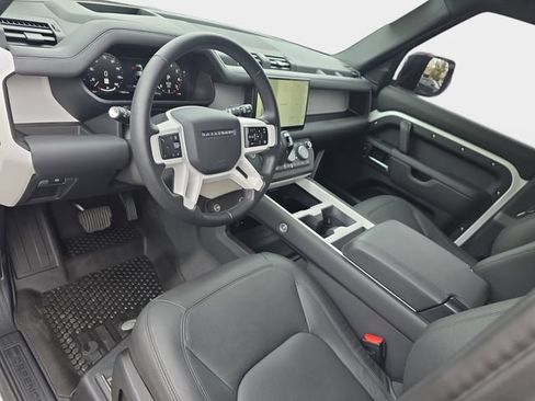 Certified 2025 Land Rover Defender 110 X-Dynamic SE AWD/4WD image 19