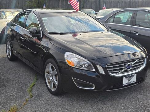 Used 2013 Volvo S60 T5 FWD image 2