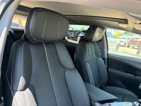 Certified 2025 Cadillac Optiq Sport 2 w/ LPO, Floor Liner Package AWD/4WD image 38