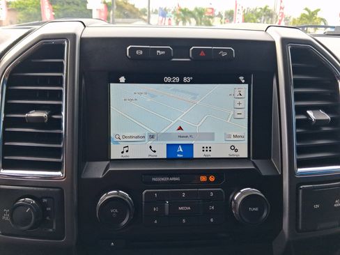 Used 2018 Ford F250 XLT w/ XLT Premium Package AWD/4WD image 18