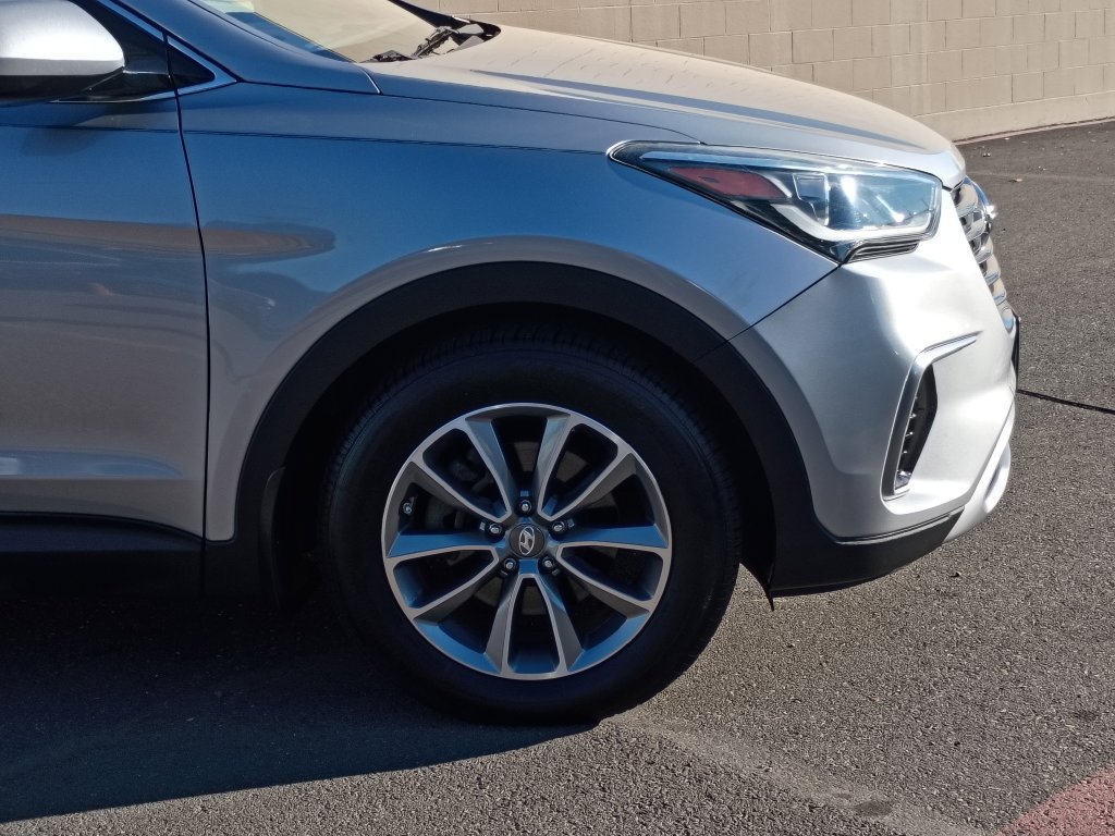 Used 2017 Hyundai Santa Fe SE w/ Cargo Package AWD/4WD image 2