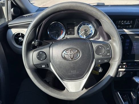 Used 2018 Toyota Corolla LE image 19