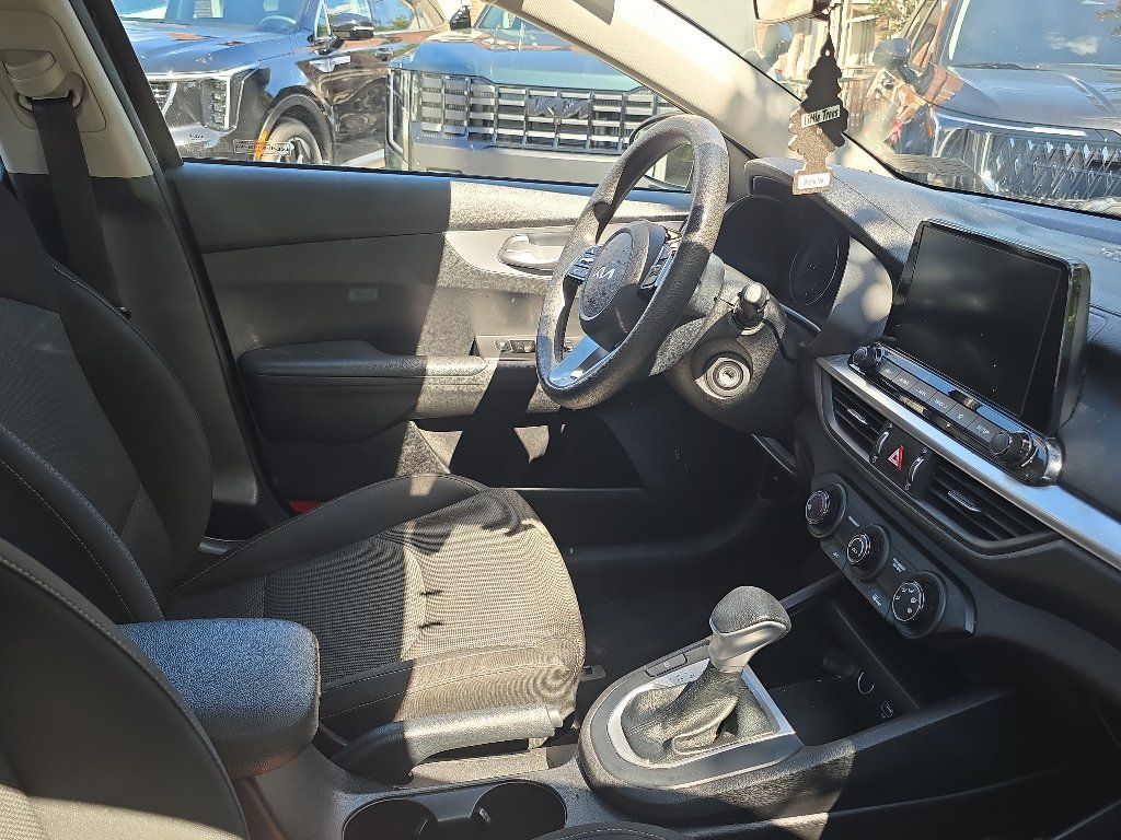 Used 2023 Kia Forte LXS FWD image 6