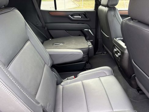 Certified 2025 GMC Yukon Denali image 33