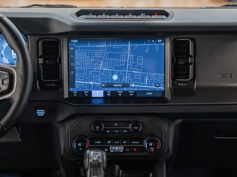 Used 2025 Ford Bronco Badlands image 28