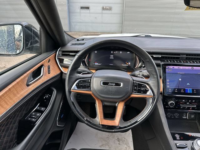 Used 2023 Jeep Grand Cherokee Summit AWD/4WD image 12