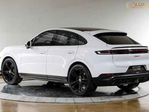 Used 2024 Porsche Cayenne Base image 12