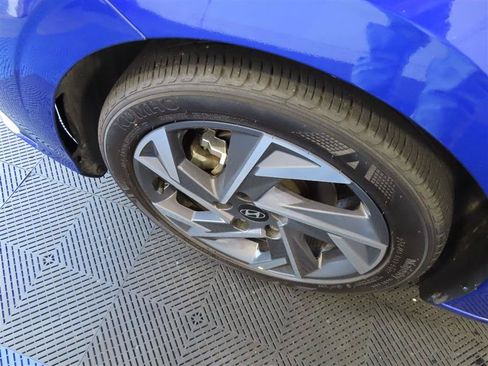 Used 2025 Hyundai Elantra Sport FWD image 6