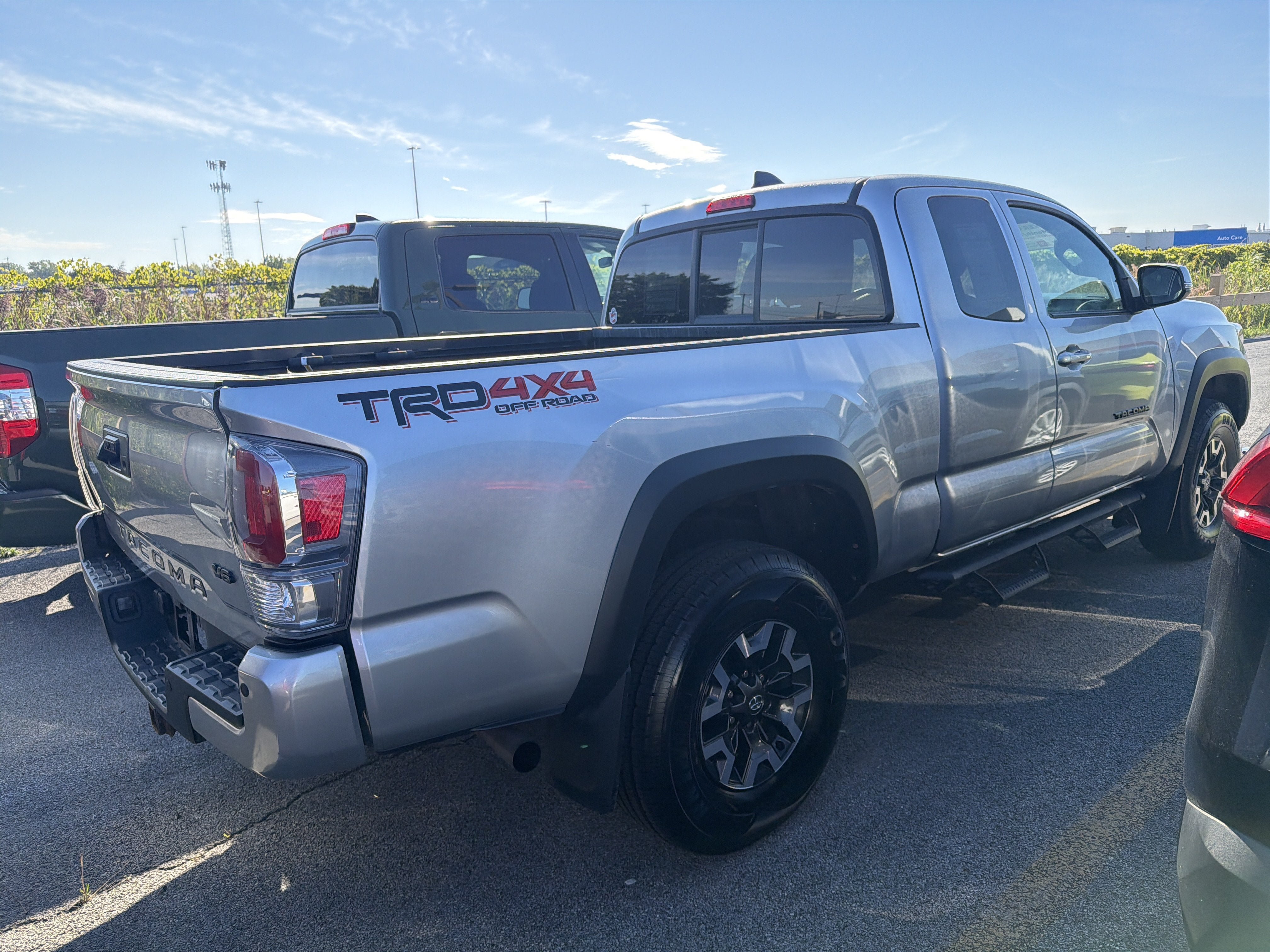 Certified 2022 Toyota Tacoma TRD Off-Road AWD/4WD image 6