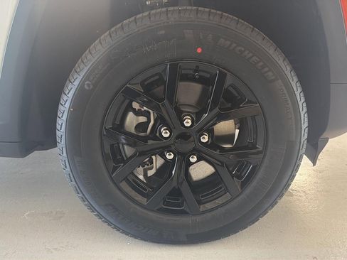 New 2026 Jeep Grand Cherokee L 4WD image 12