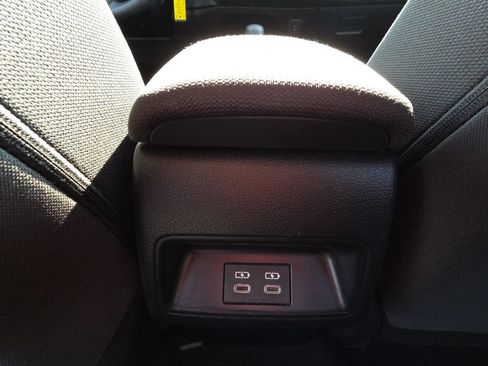 Used 2025 Toyota Corolla LE FWD image 30