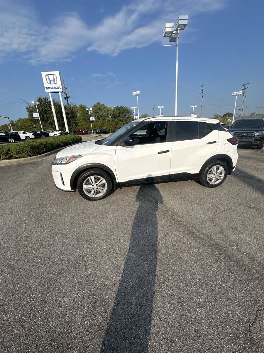 Used 2021 Nissan Kicks S w/ Interior Electronics Package FWD image 2