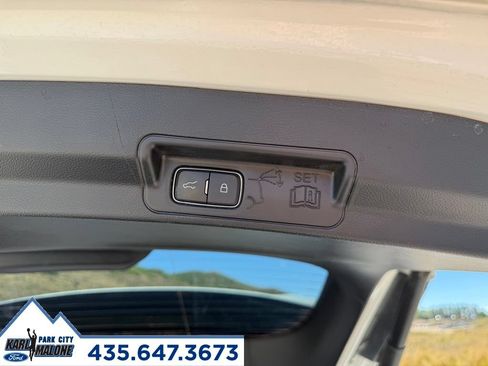 Used 2022 Ford Explorer Limited w/ Equipment Group 301A AWD/4WD image 33