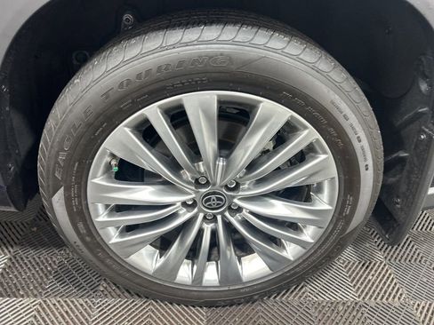 Used 2025 Toyota Highlander Platinum AWD/4WD image 30