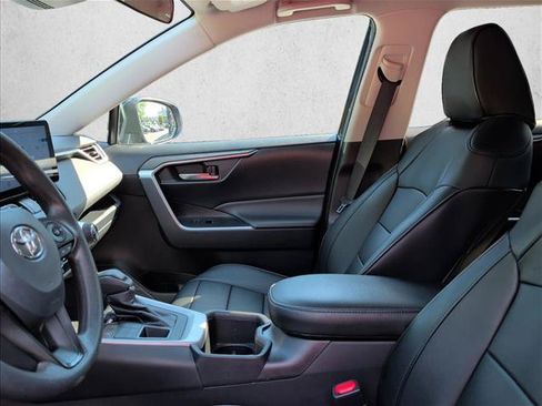 Used 2022 Toyota RAV4 XLE AWD/4WD image 10