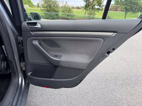 Used 2007 Volkswagen Rabbit 4-Door FWD image 22