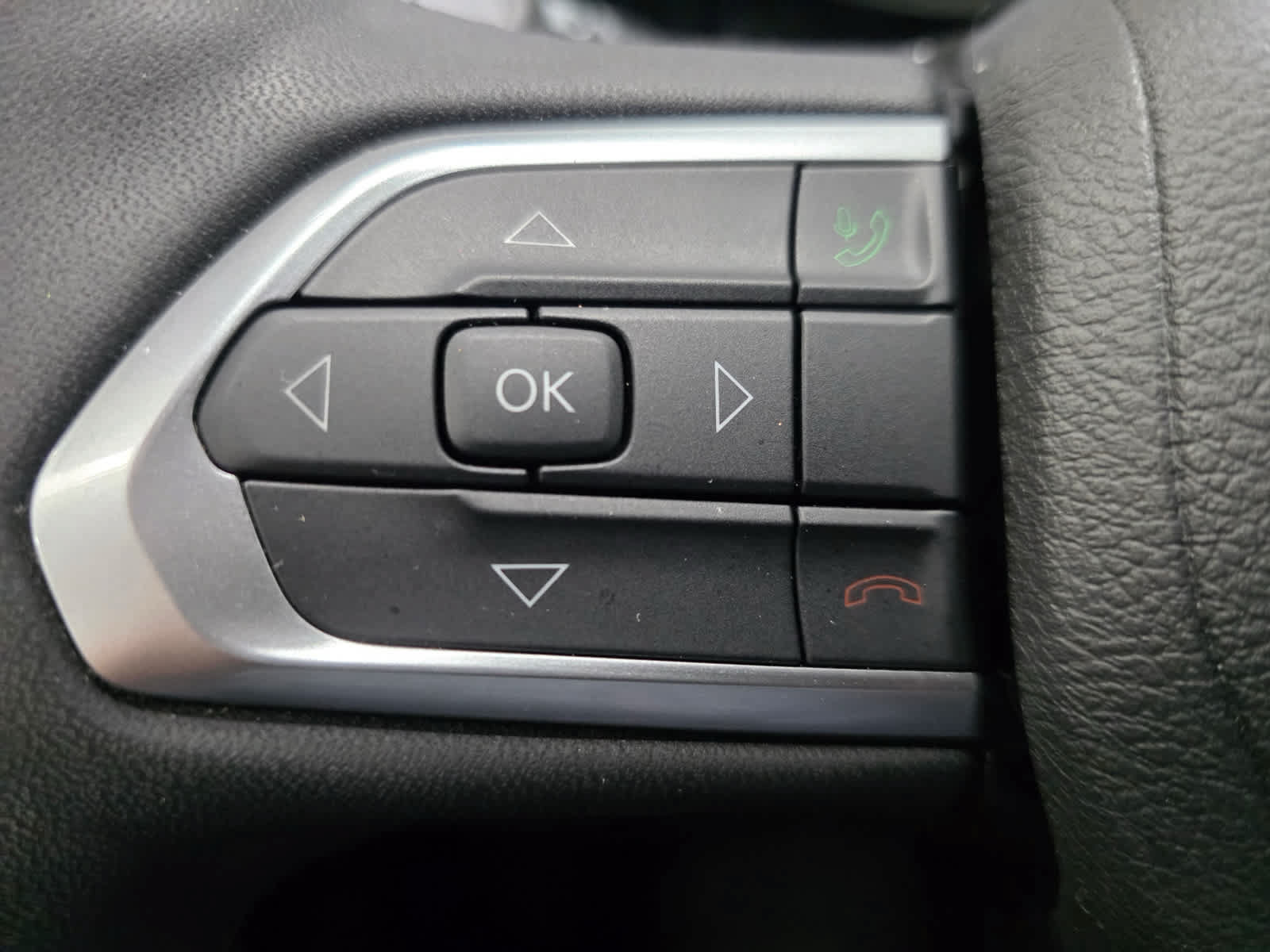 Used 2025 Jeep Compass Latitude w/ Convenience Group AWD/4WD image 21