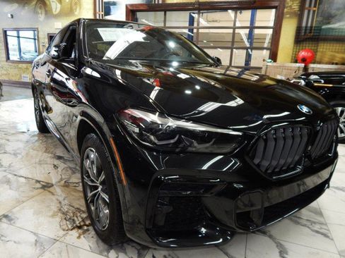 Used 2023 BMW X6 xDrive40i w/ M Sport Package image 1