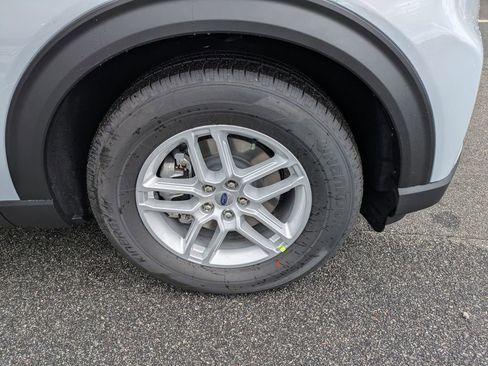 New 2026 Ford Explorer Active RWD image 11