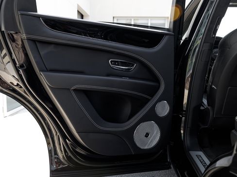 Used 2022 Bentley Bentayga image 40