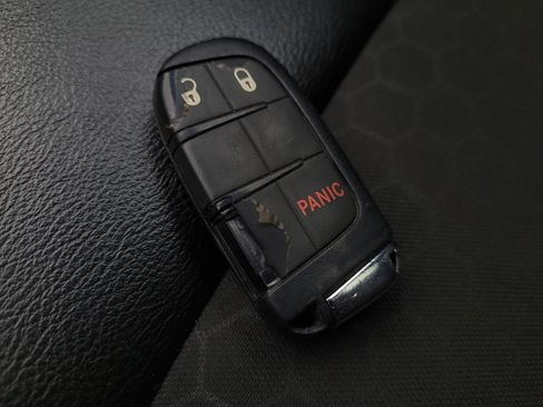 Used 2020 Jeep Compass Latitude FWD image 32