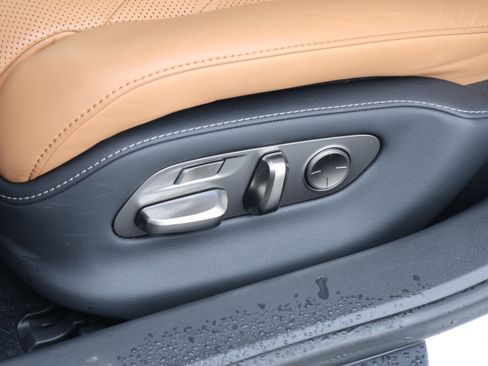 Used 2021 Lexus LS 500h image 32