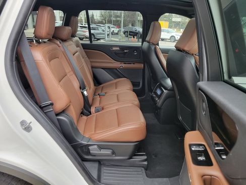 Certified 2023 Lincoln Aviator Reserve w/ Elements Package Plus image 8