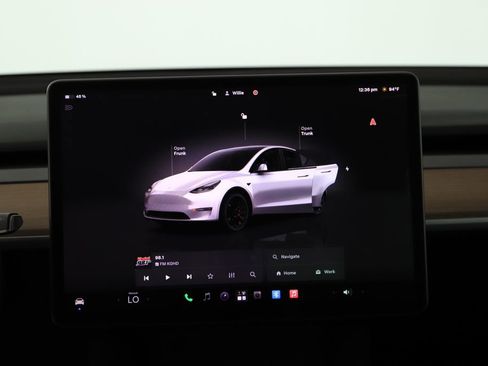 Used 2023 Tesla Model Y Performance AWD/4WD image 18